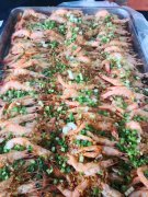 為了使企業(yè)員工不用擔(dān)心吃飯，為了讓企業(yè)更充分地從事生產(chǎn)工作和